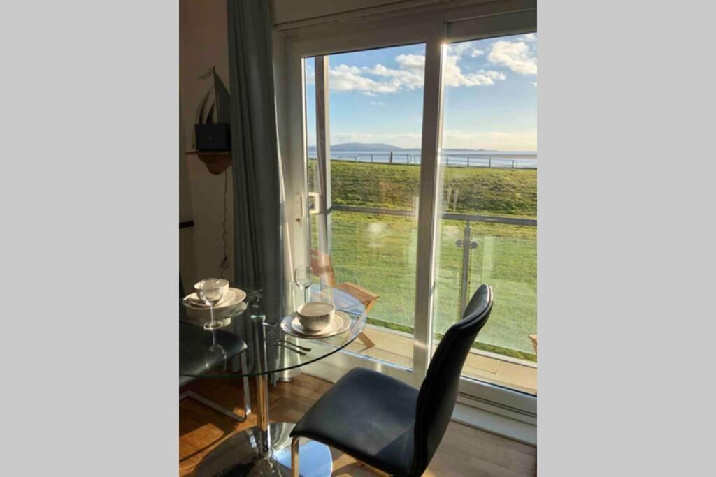 Cockledora, A Luxury Ground Floor Beachfront Apartment Llanelli Zewnętrze zdjęcie