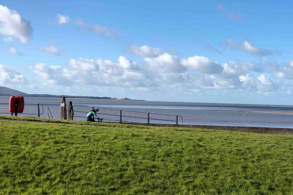 Cockledora, A Luxury Ground Floor Beachfront Apartment Llanelli Zewnętrze zdjęcie