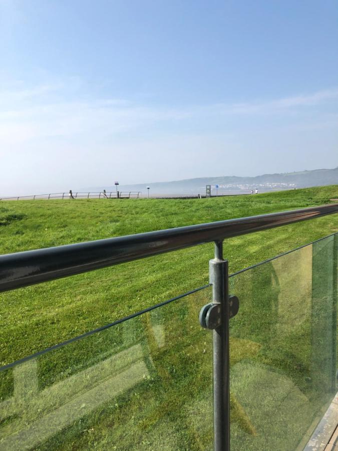 Cockledora, A Luxury Ground Floor Beachfront Apartment Llanelli Zewnętrze zdjęcie