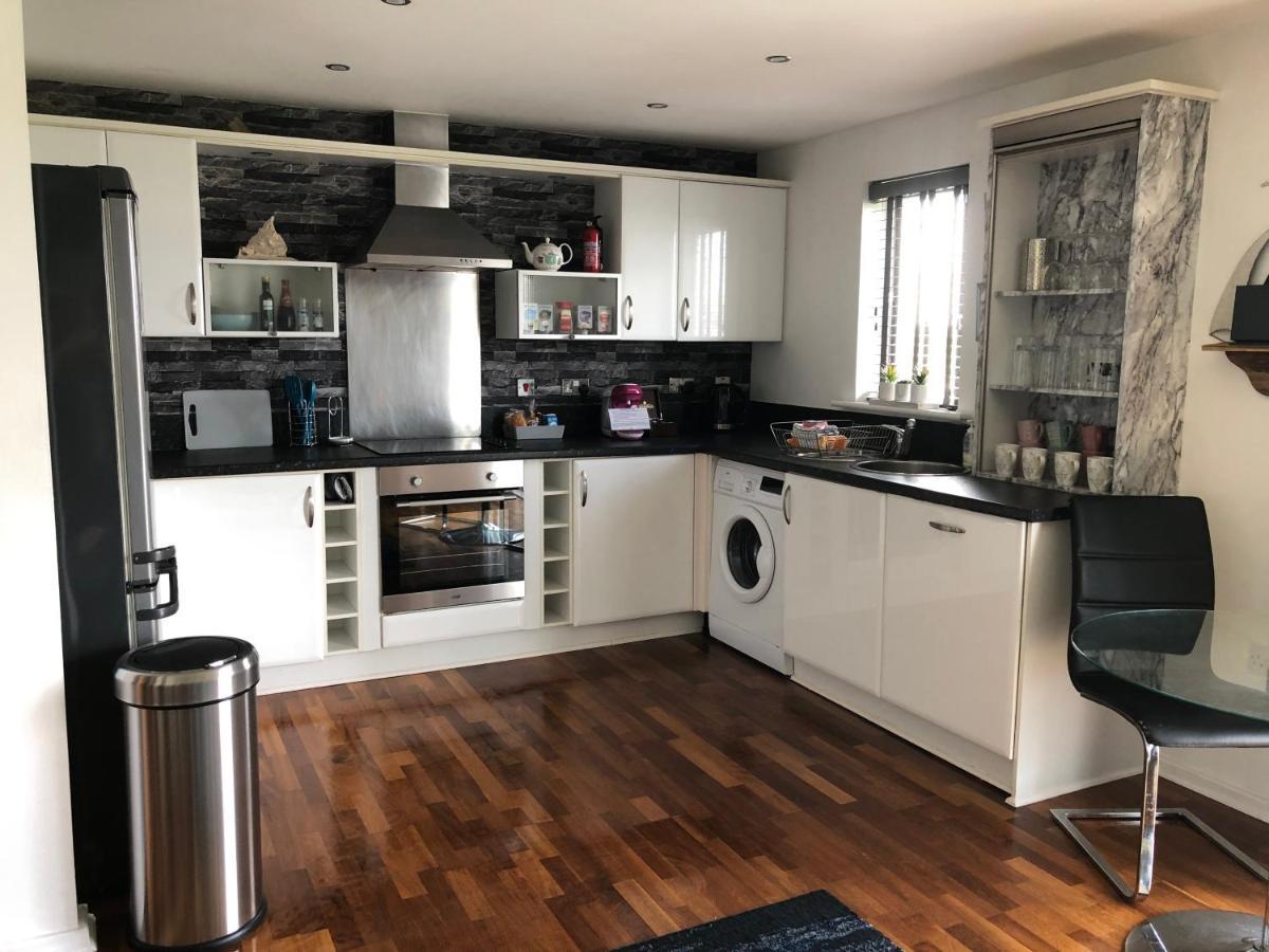 Cockledora, A Luxury Ground Floor Beachfront Apartment Llanelli Zewnętrze zdjęcie
