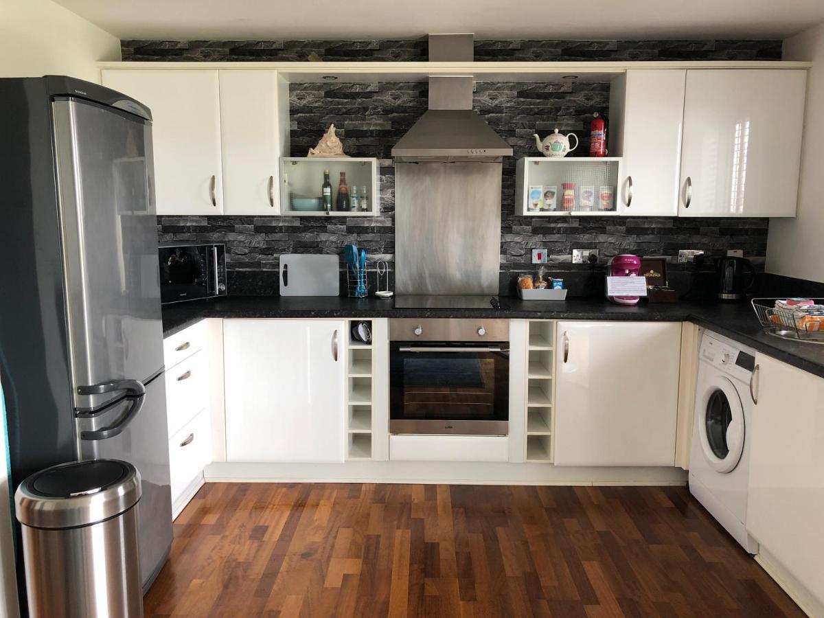 Cockledora, A Luxury Ground Floor Beachfront Apartment Llanelli Zewnętrze zdjęcie