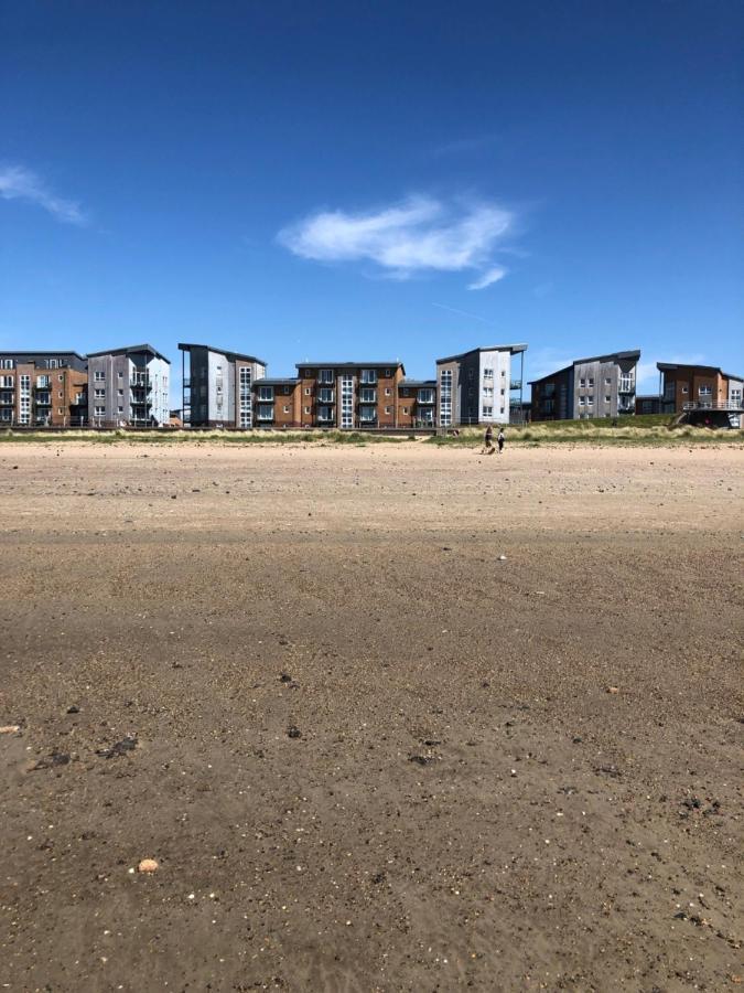 Cockledora, A Luxury Ground Floor Beachfront Apartment Llanelli Zewnętrze zdjęcie