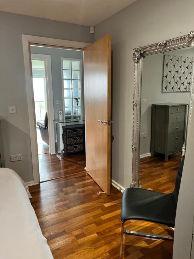 Cockledora, A Luxury Ground Floor Beachfront Apartment Llanelli Zewnętrze zdjęcie