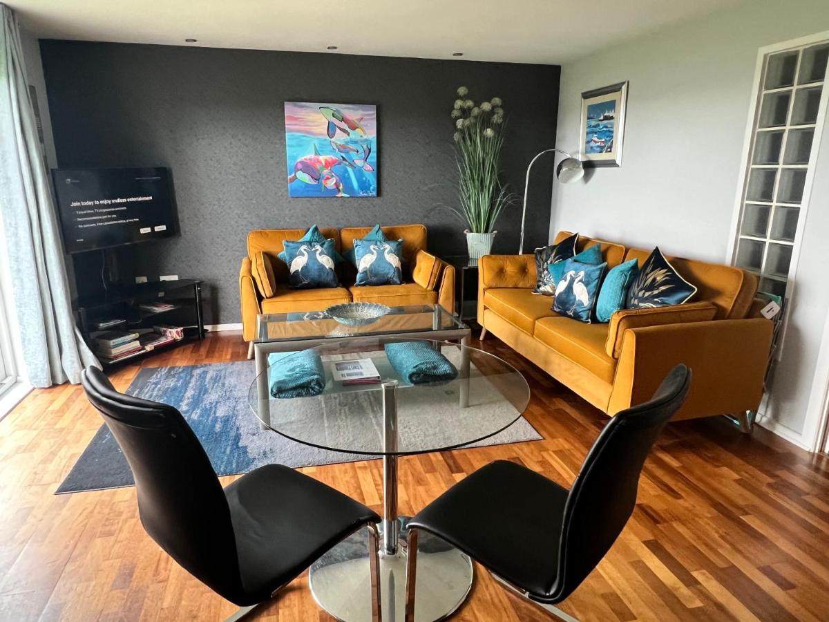 Cockledora, A Luxury Ground Floor Beachfront Apartment Llanelli Zewnętrze zdjęcie