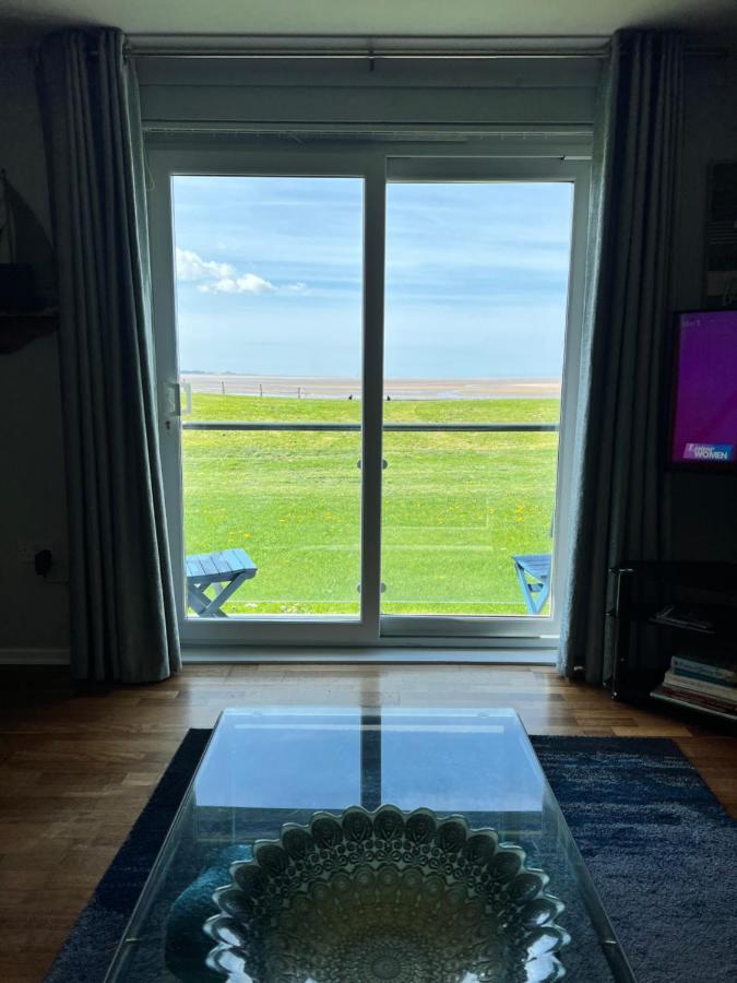 Cockledora, A Luxury Ground Floor Beachfront Apartment Llanelli Zewnętrze zdjęcie